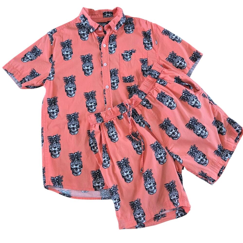SYPER MASSIVE LIVING set coral skull & pineapple shirt size small; shorts medium
